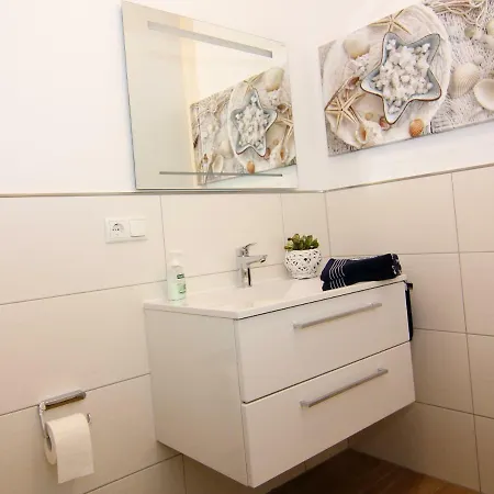 Haffmuschel 度假居 Zirchow